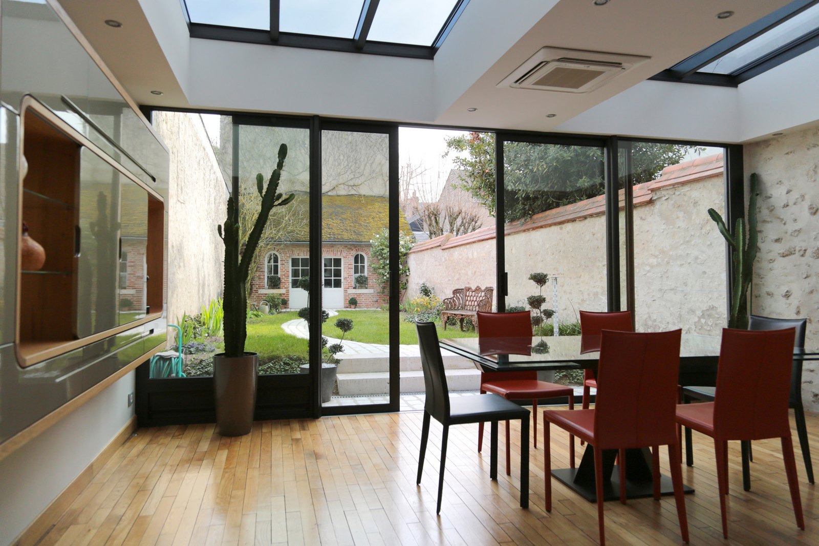 Maison ancienne en pierre et cuisine haut de gamme, Orléans (45) · après 3
